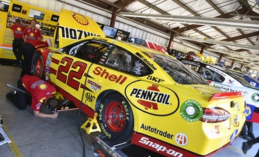 AUTOZONE EXTENDS PARTNERSHIP